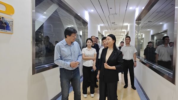 河南證監(jiān)局黨委書記、局長李鋼一行蒞臨公司調(diào)研指導(dǎo)